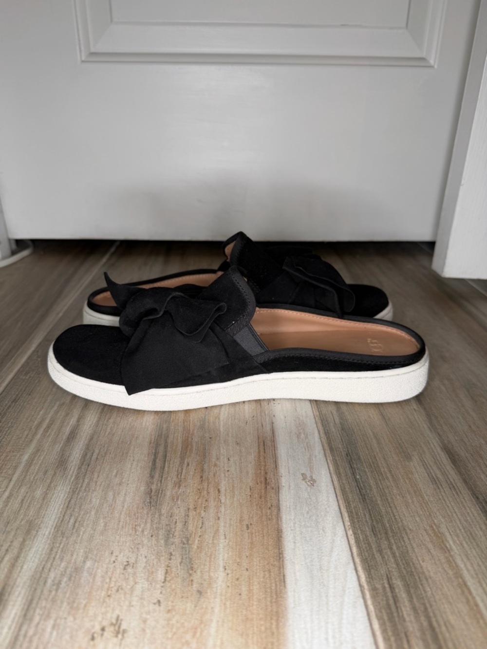 Ugg Luci Bow Black Suede Mules Slip On Sneaker Shoe Woman’s Size 11 - 1092515 - Picture 7 of 9